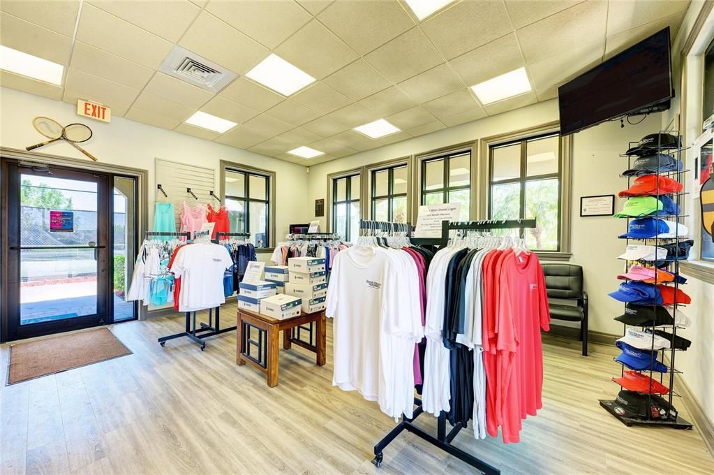 Под контрактом: $549,900 (3 спален, 2 ванн, 1866 Квадратных фут)