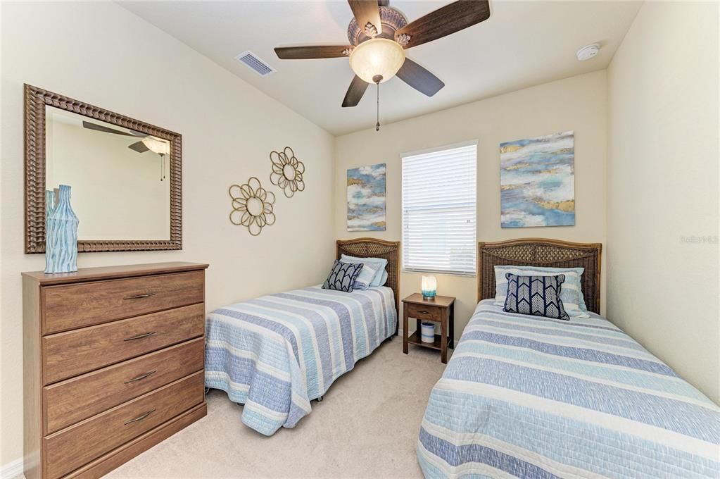 Под контрактом: $549,900 (3 спален, 2 ванн, 1866 Квадратных фут)