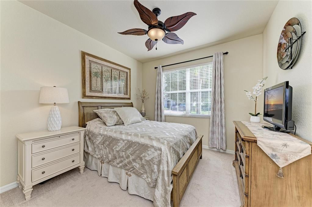 Под контрактом: $549,900 (3 спален, 2 ванн, 1866 Квадратных фут)