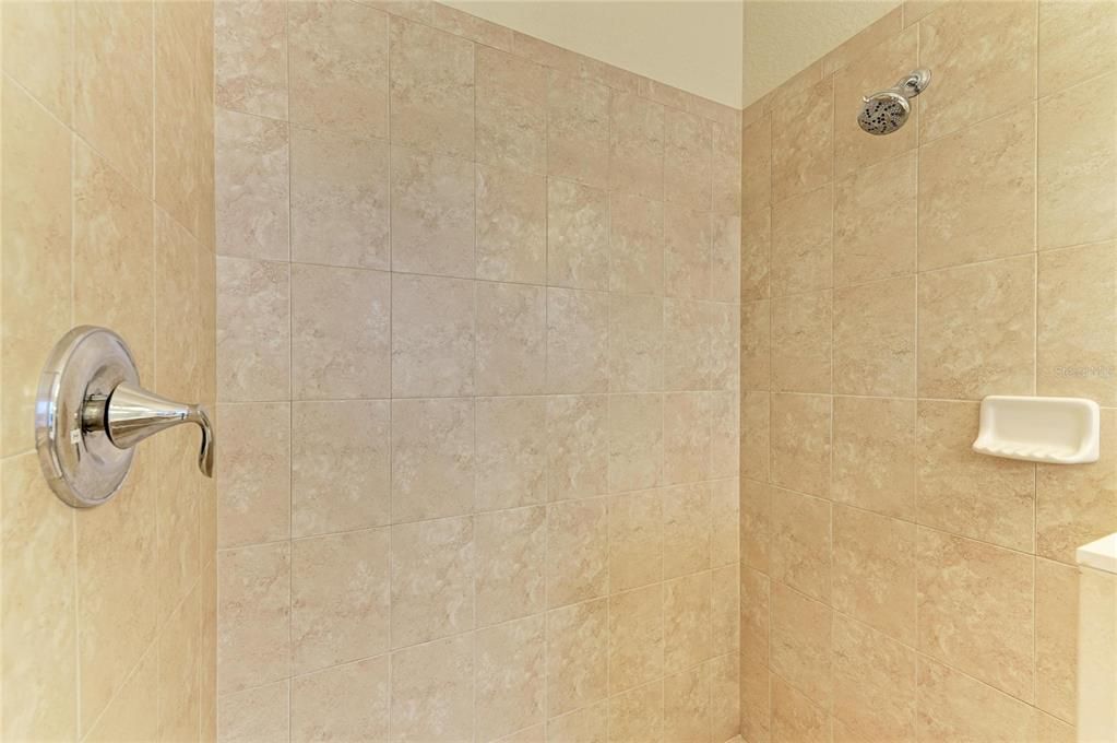 Под контрактом: $549,900 (3 спален, 2 ванн, 1866 Квадратных фут)