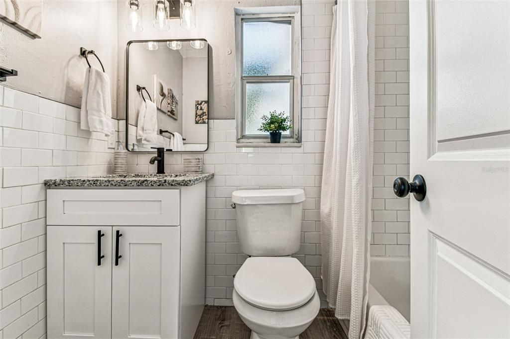 待售: $239,000 (2 贝兹, 1 浴室, 844 平方英尺)