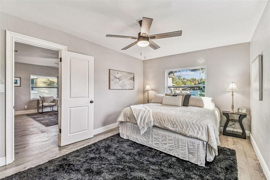 待售: $239,000 (2 贝兹, 1 浴室, 844 平方英尺)