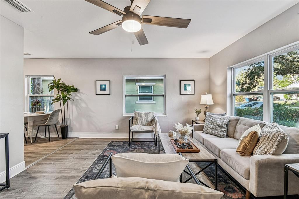 待售: $239,000 (2 贝兹, 1 浴室, 844 平方英尺)