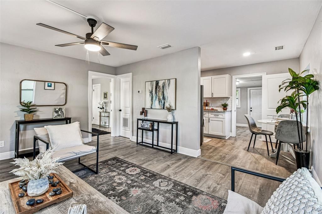 待售: $239,000 (2 贝兹, 1 浴室, 844 平方英尺)