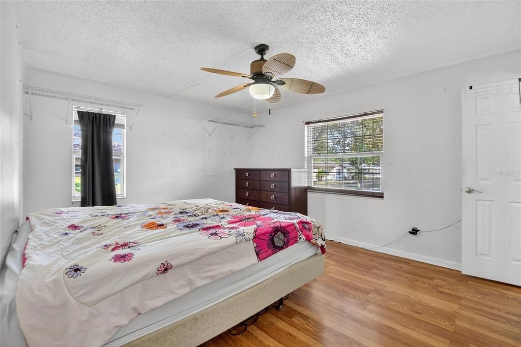 Active With Contract: $270,000 (3 beds, 2 baths, 1359 Square Feet)