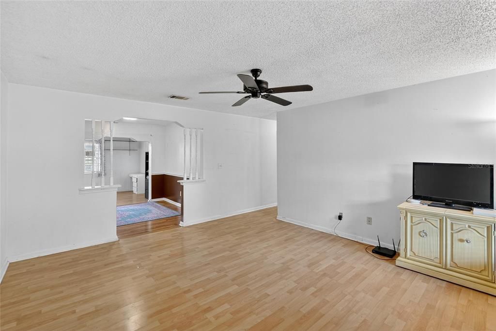 Active With Contract: $270,000 (3 beds, 2 baths, 1359 Square Feet)