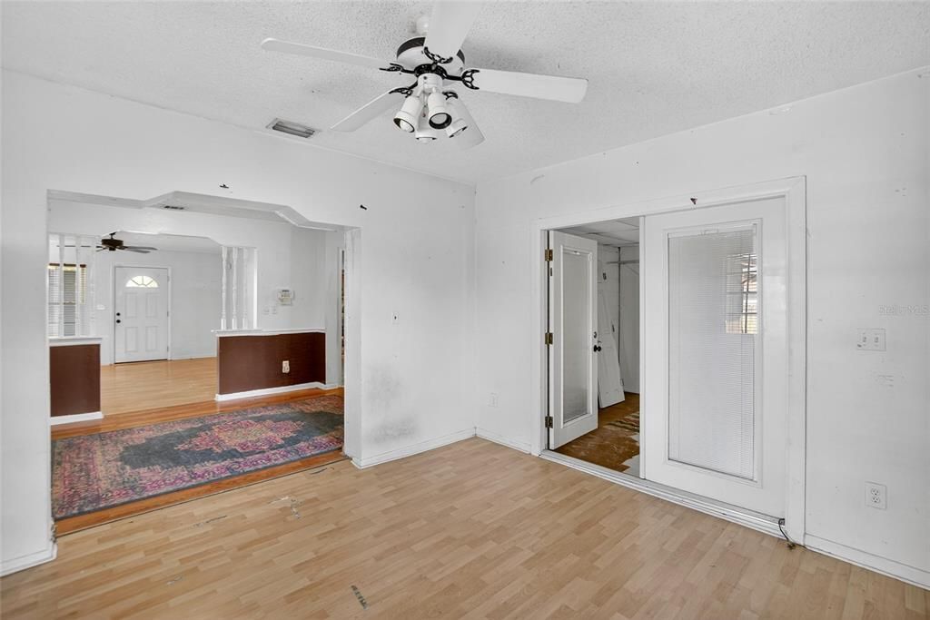 Active With Contract: $270,000 (3 beds, 2 baths, 1359 Square Feet)