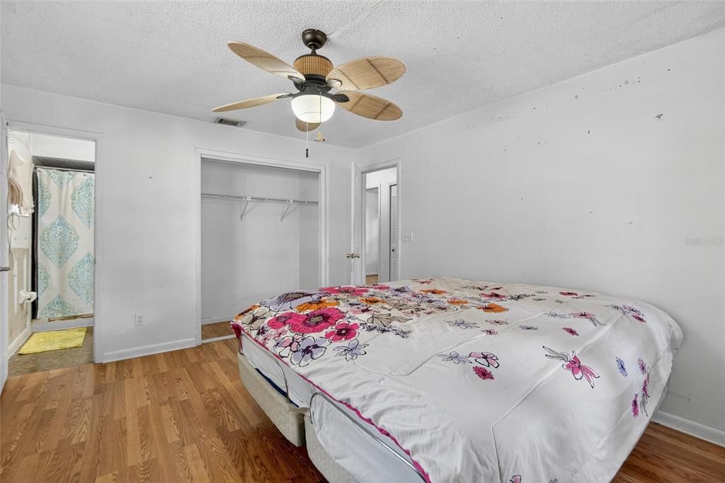 Active With Contract: $270,000 (3 beds, 2 baths, 1359 Square Feet)