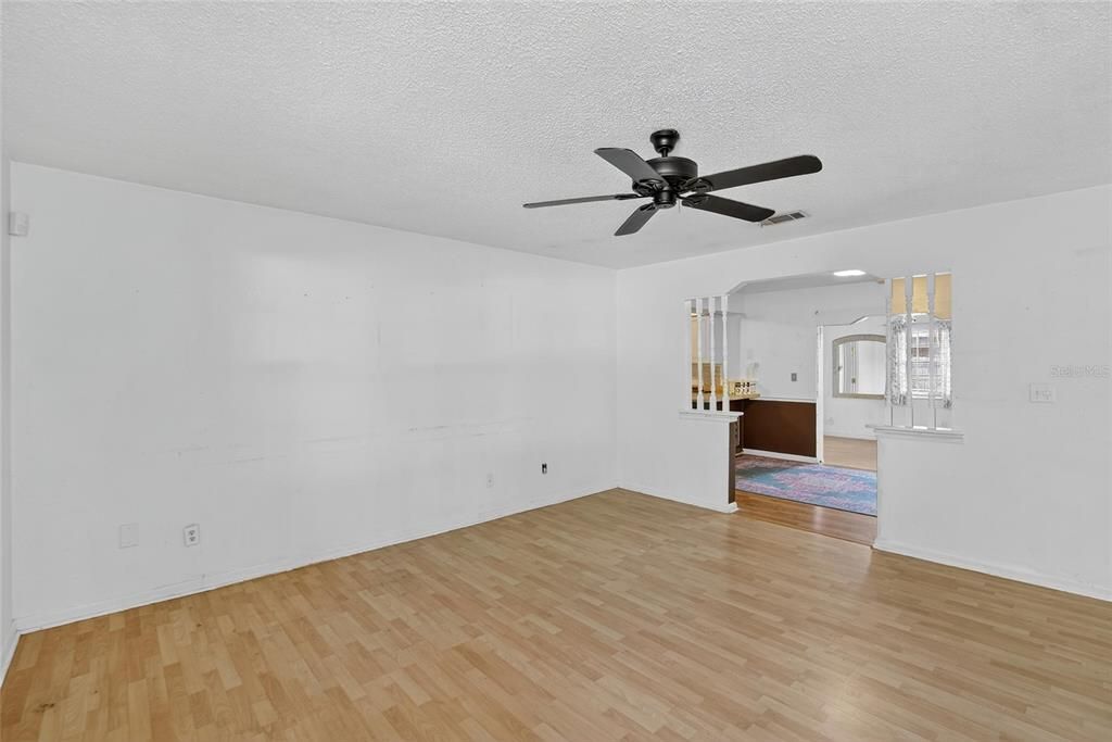 Active With Contract: $270,000 (3 beds, 2 baths, 1359 Square Feet)