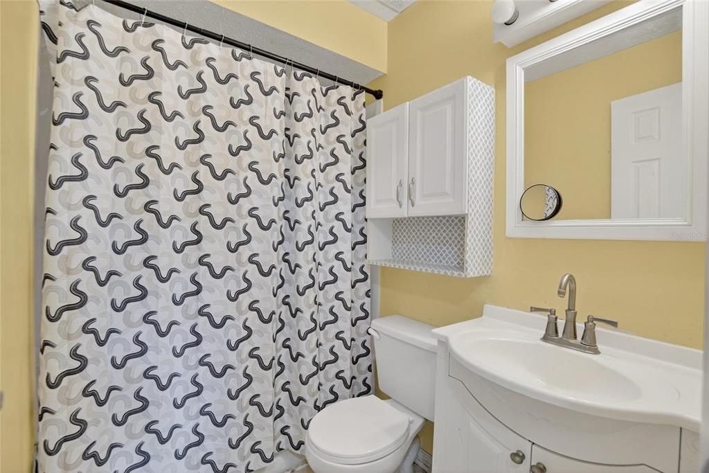 Active With Contract: $270,000 (3 beds, 2 baths, 1359 Square Feet)