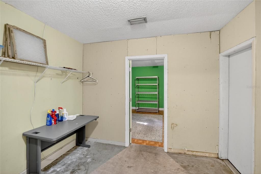 Active With Contract: $270,000 (3 beds, 2 baths, 1359 Square Feet)