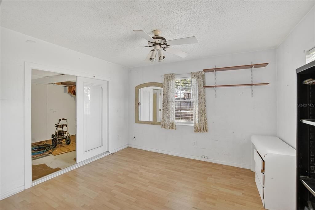 Active With Contract: $270,000 (3 beds, 2 baths, 1359 Square Feet)