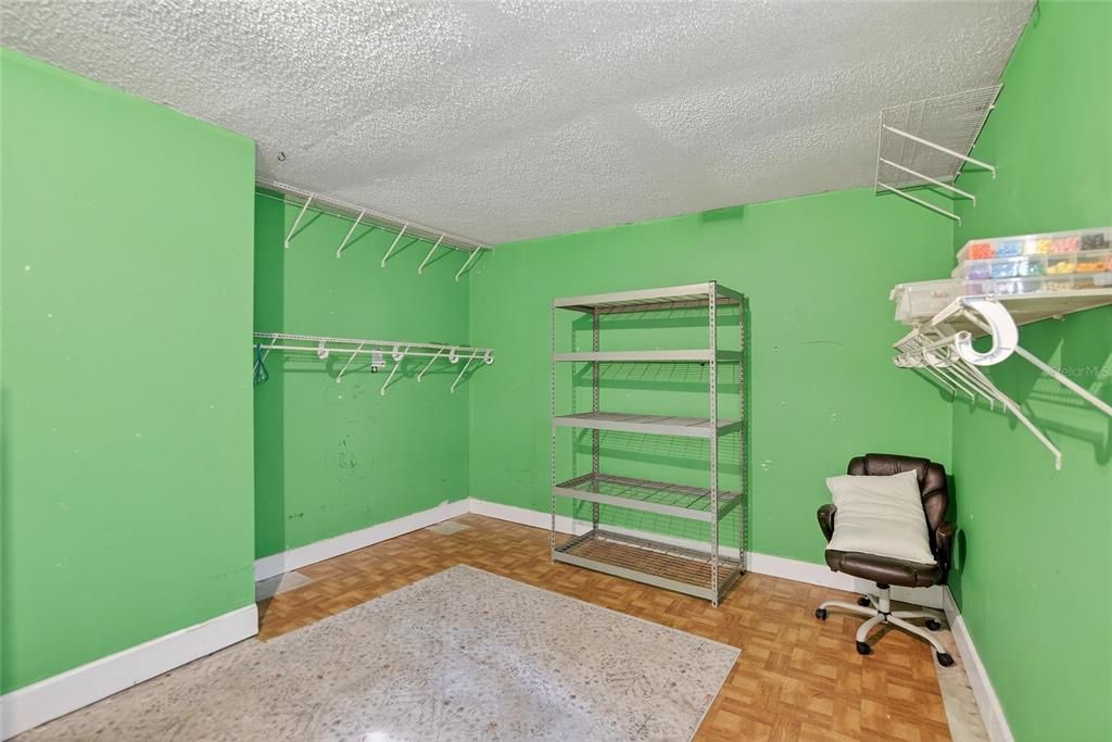 Active With Contract: $270,000 (3 beds, 2 baths, 1359 Square Feet)