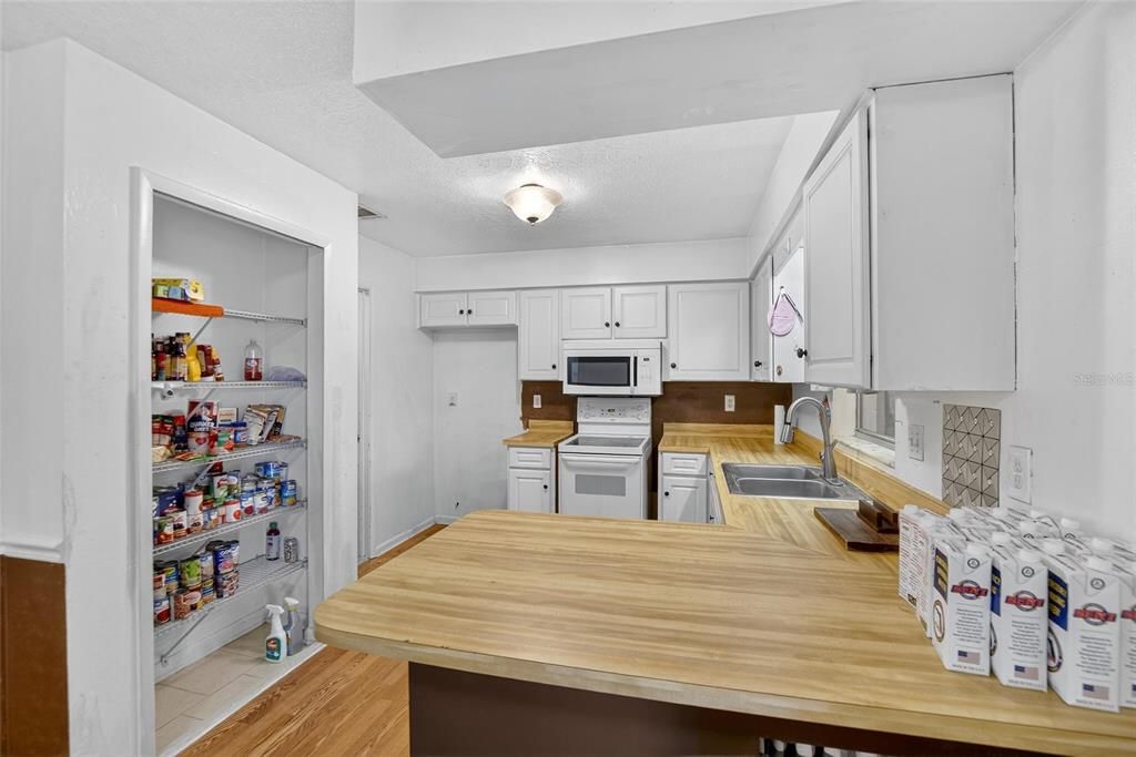 Active With Contract: $270,000 (3 beds, 2 baths, 1359 Square Feet)