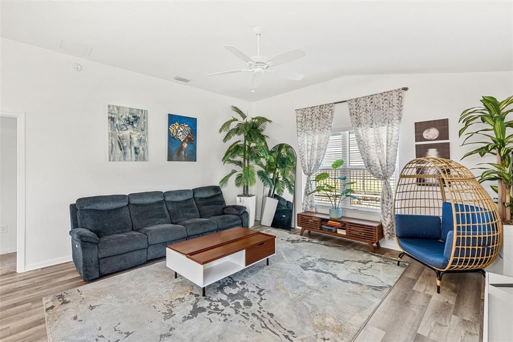 На продажу: $347,900 (2 спален, 2 ванн, 1295 Квадратных фут)