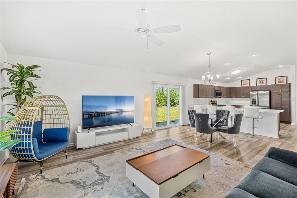 На продажу: $347,900 (2 спален, 2 ванн, 1295 Квадратных фут)