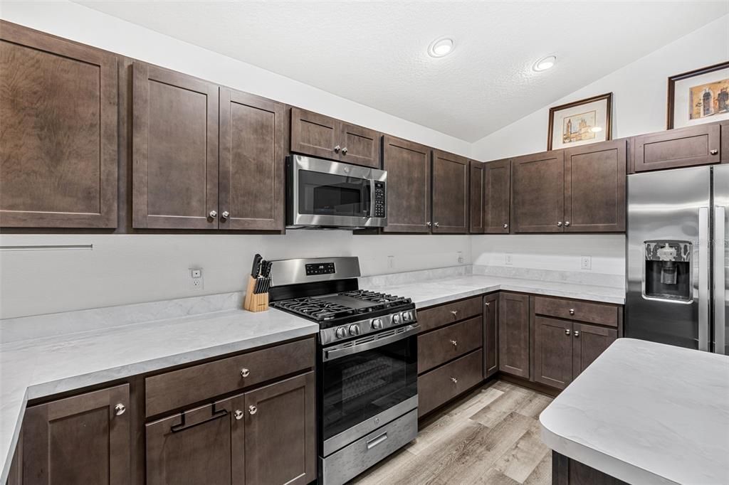 На продажу: $347,900 (2 спален, 2 ванн, 1295 Квадратных фут)