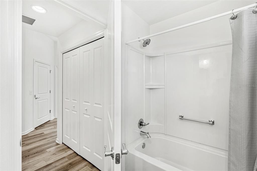 На продажу: $347,900 (2 спален, 2 ванн, 1295 Квадратных фут)