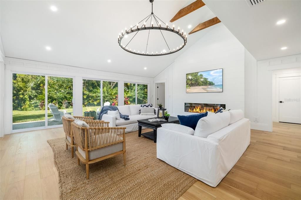 For Sale: $2,949,000 (4 beds, 3 baths, 2400 Square Feet)