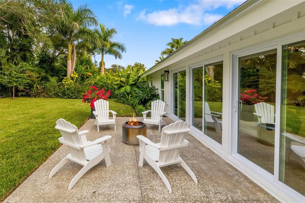 For Sale: $2,949,000 (4 beds, 3 baths, 2400 Square Feet)