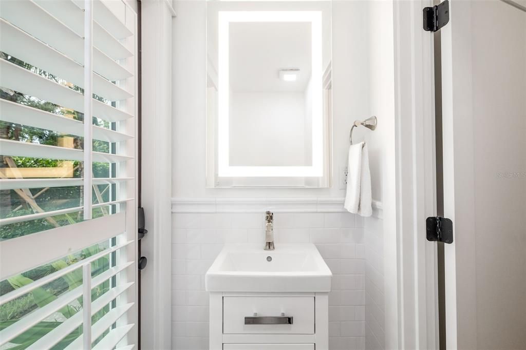 For Sale: $2,949,000 (4 beds, 3 baths, 2400 Square Feet)