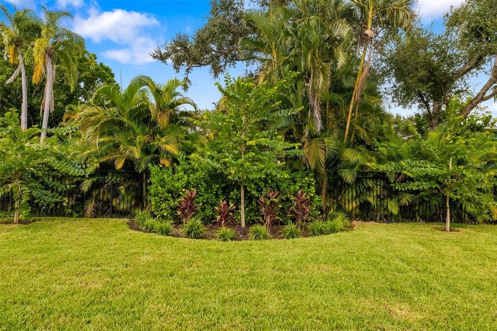 For Sale: $2,949,000 (4 beds, 3 baths, 2400 Square Feet)