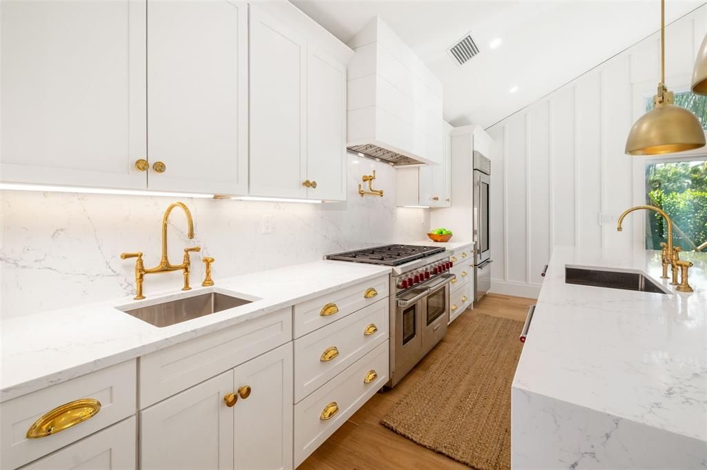 For Sale: $2,949,000 (4 beds, 3 baths, 2400 Square Feet)