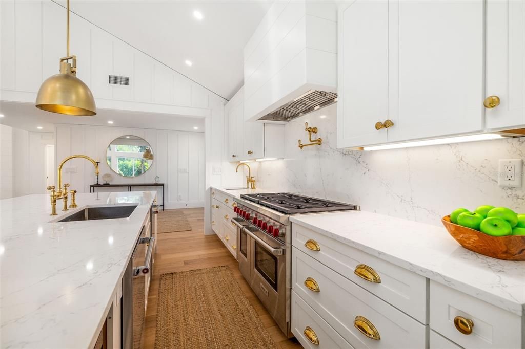 For Sale: $2,949,000 (4 beds, 3 baths, 2400 Square Feet)