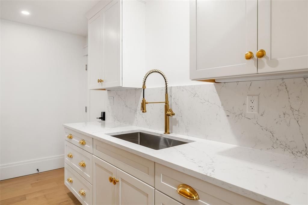 For Sale: $2,949,000 (4 beds, 3 baths, 2400 Square Feet)