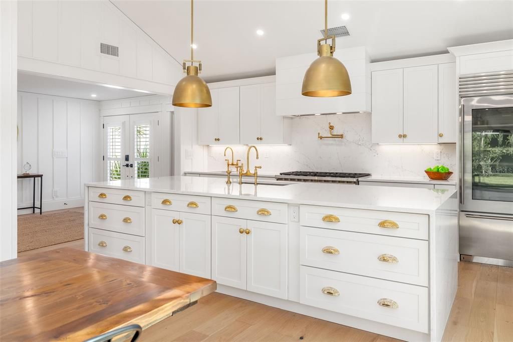 For Sale: $2,949,000 (4 beds, 3 baths, 2400 Square Feet)