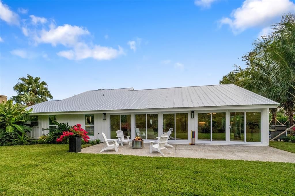 For Sale: $2,949,000 (4 beds, 3 baths, 2400 Square Feet)