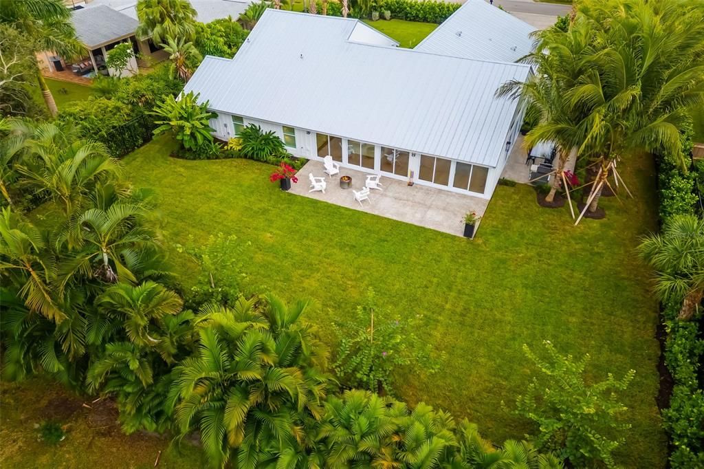 For Sale: $2,949,000 (4 beds, 3 baths, 2400 Square Feet)