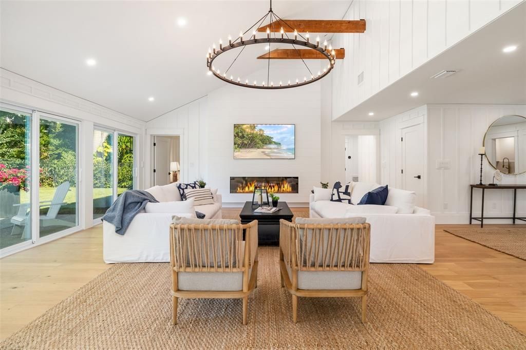 For Sale: $2,949,000 (4 beds, 3 baths, 2400 Square Feet)