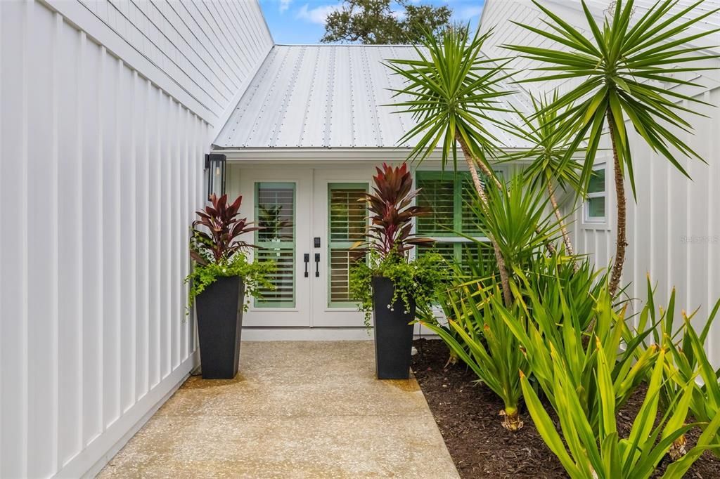 For Sale: $2,949,000 (4 beds, 3 baths, 2400 Square Feet)