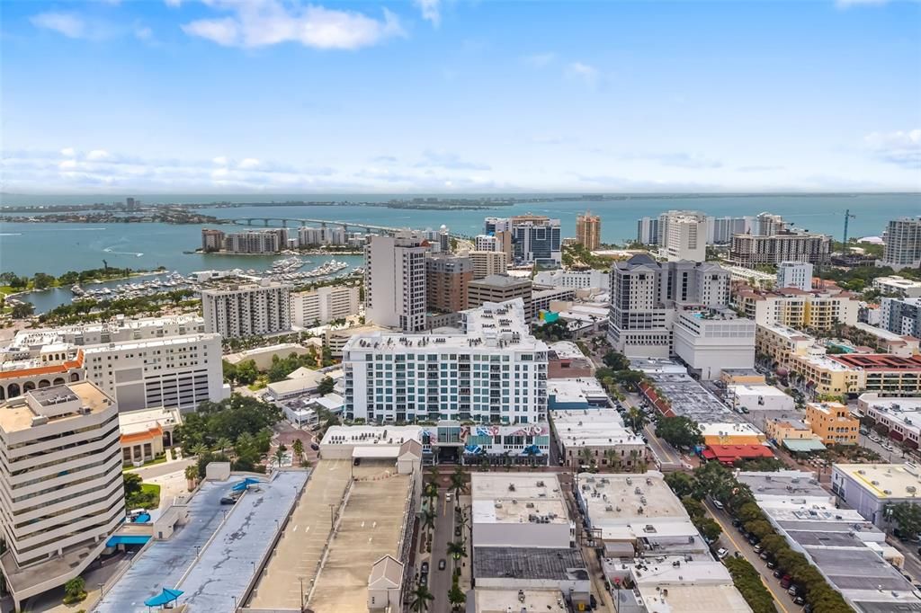 For Sale: $2,949,000 (4 beds, 3 baths, 2400 Square Feet)