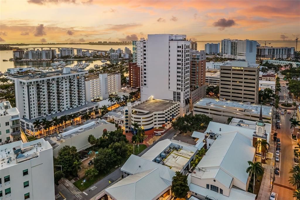 For Sale: $2,949,000 (4 beds, 3 baths, 2400 Square Feet)