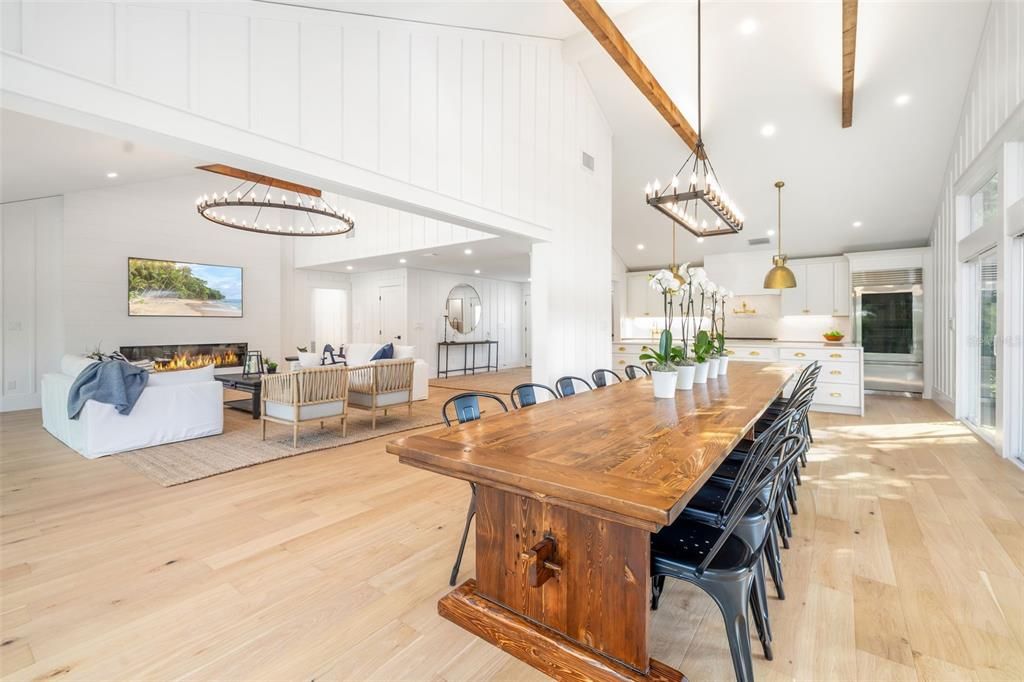 For Sale: $2,949,000 (4 beds, 3 baths, 2400 Square Feet)