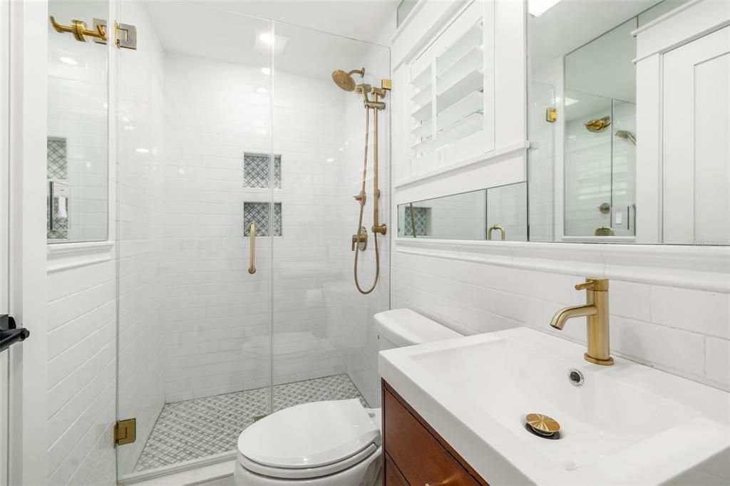 For Sale: $2,949,000 (4 beds, 3 baths, 2400 Square Feet)