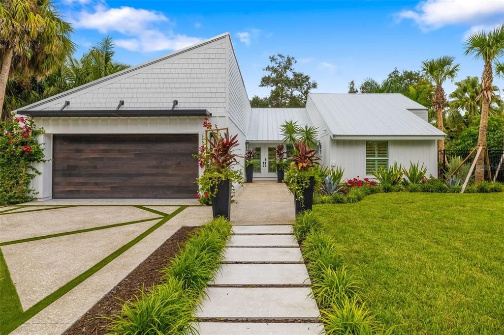 For Sale: $2,949,000 (4 beds, 3 baths, 2400 Square Feet)