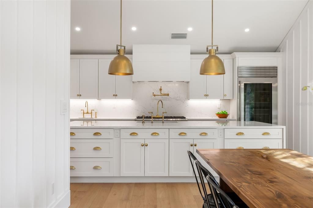 For Sale: $2,949,000 (4 beds, 3 baths, 2400 Square Feet)