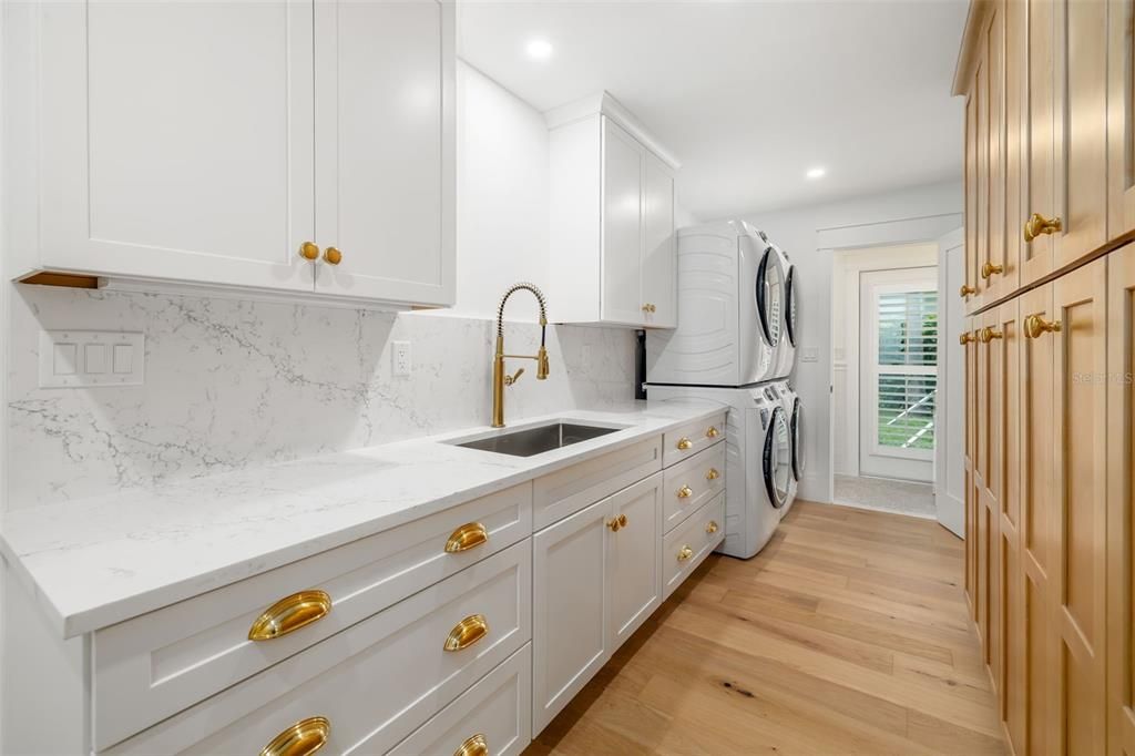 For Sale: $2,949,000 (4 beds, 3 baths, 2400 Square Feet)