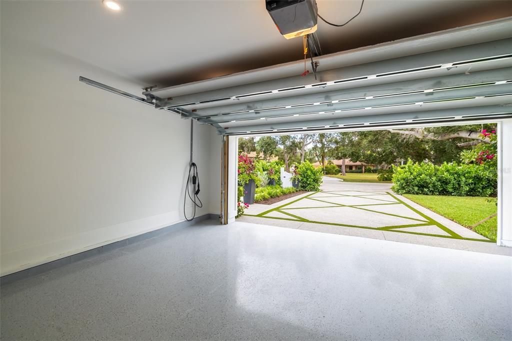 For Sale: $2,949,000 (4 beds, 3 baths, 2400 Square Feet)