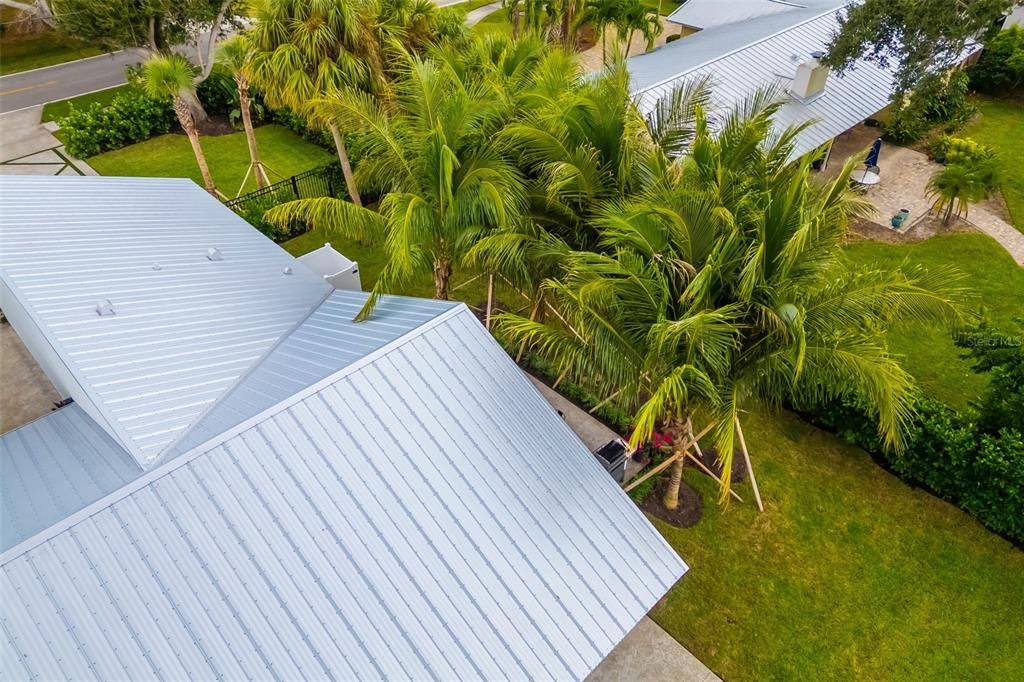 For Sale: $2,949,000 (4 beds, 3 baths, 2400 Square Feet)