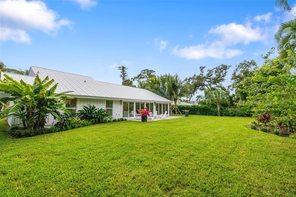 For Sale: $2,949,000 (4 beds, 3 baths, 2400 Square Feet)