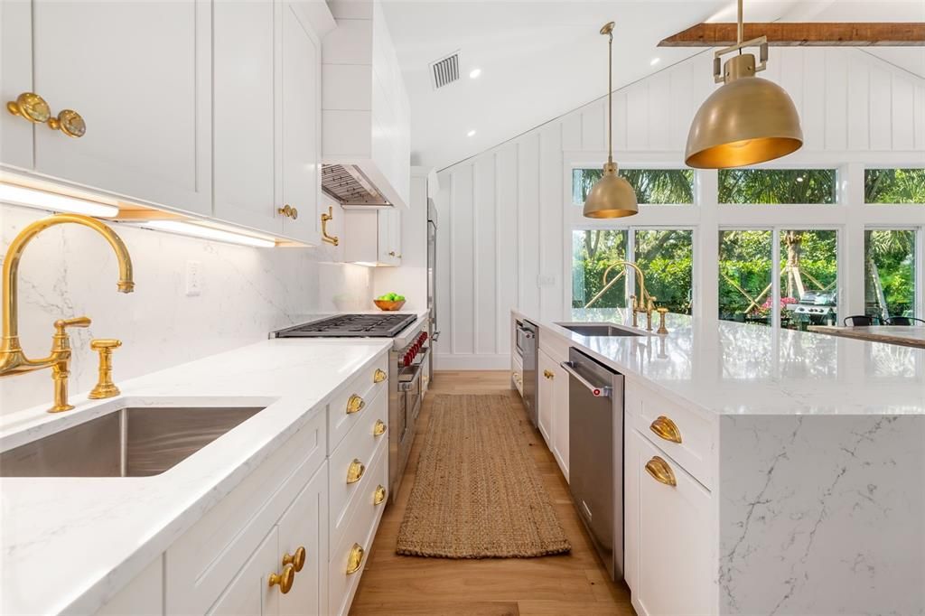 For Sale: $2,949,000 (4 beds, 3 baths, 2400 Square Feet)