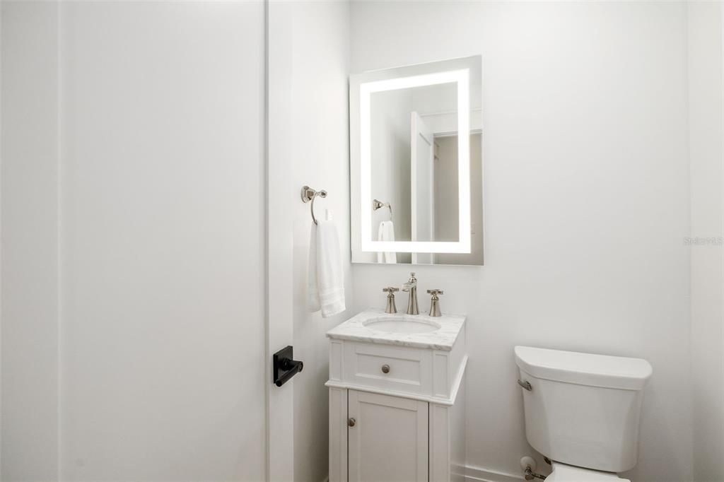 For Sale: $2,949,000 (4 beds, 3 baths, 2400 Square Feet)