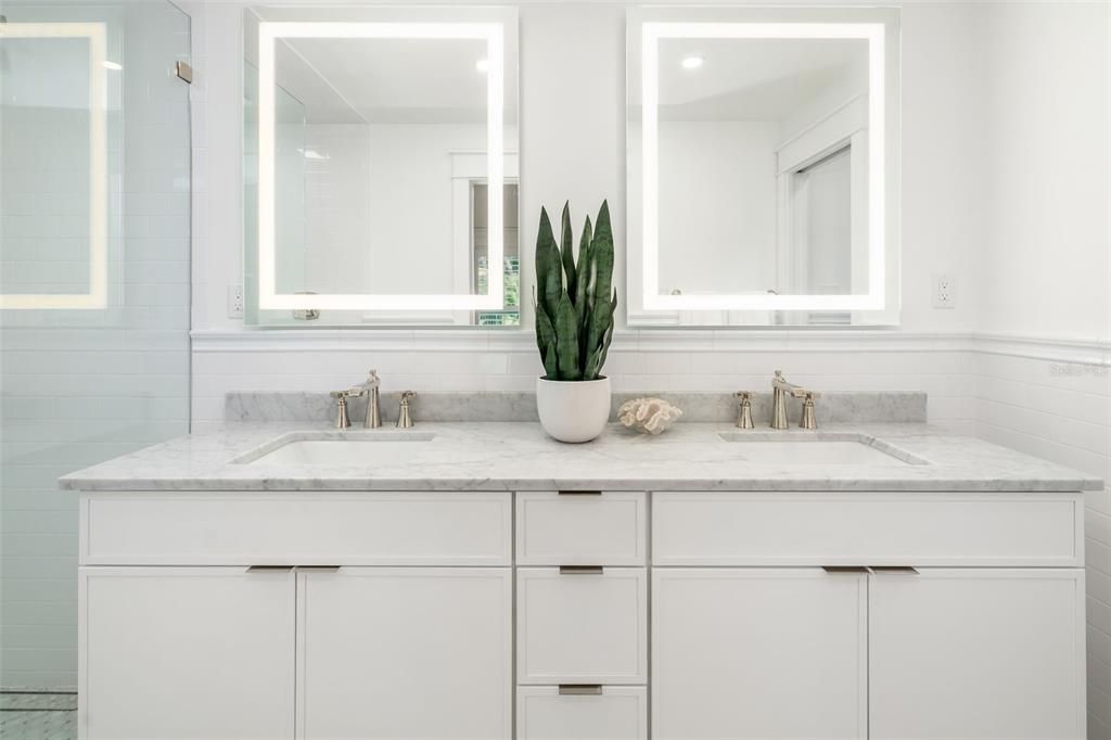 For Sale: $2,949,000 (4 beds, 3 baths, 2400 Square Feet)