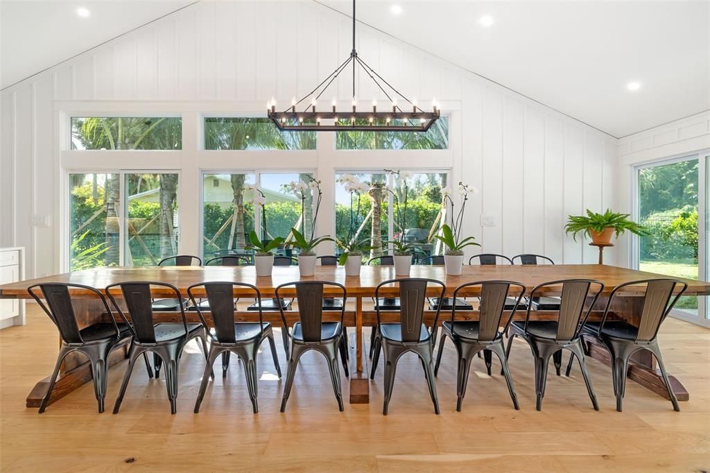 For Sale: $2,949,000 (4 beds, 3 baths, 2400 Square Feet)