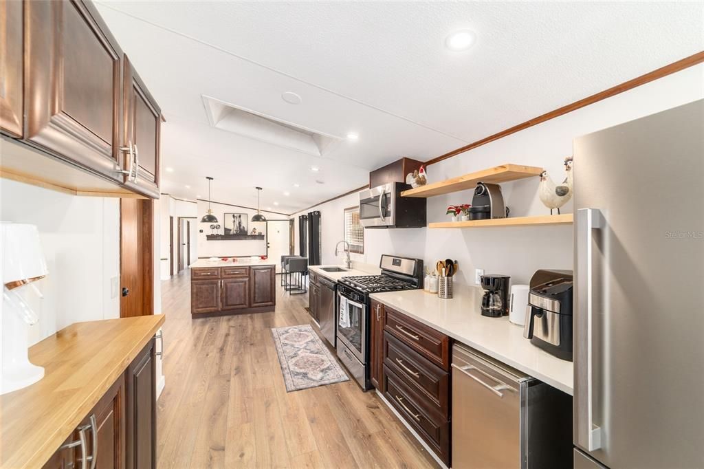 For Sale: $400,000 (3 beds, 2 baths, 1620 Square Feet)