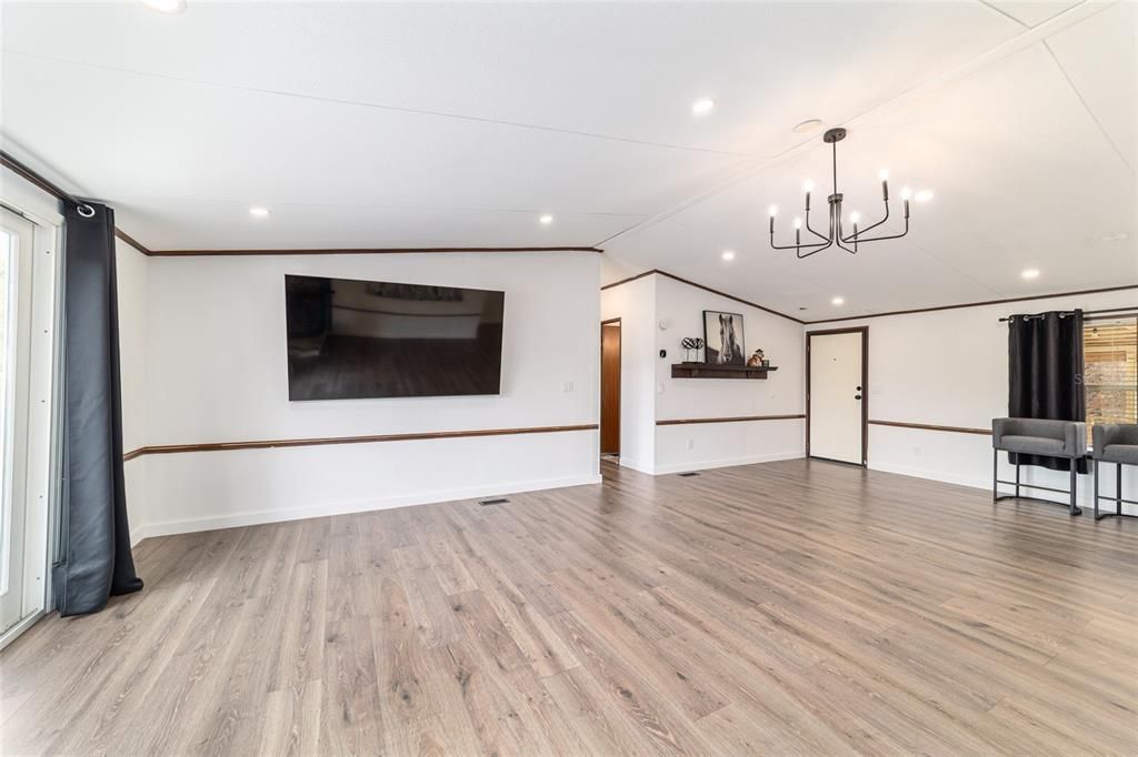 For Sale: $400,000 (3 beds, 2 baths, 1620 Square Feet)